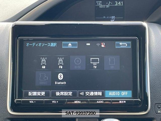 Toyota VOXY 2016-10 331483-18