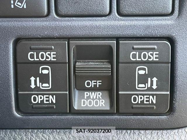Toyota VOXY 2016-10 331483-24