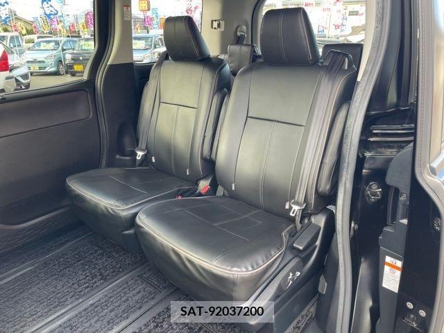 Toyota VOXY 2016-10 331483-13