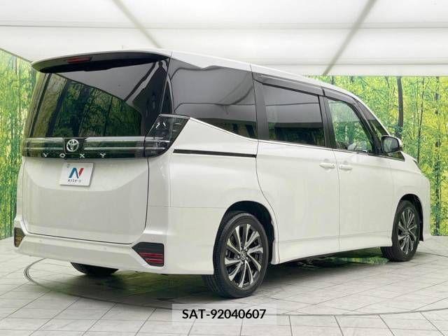 Toyota VOXY 2023-02 338202-17