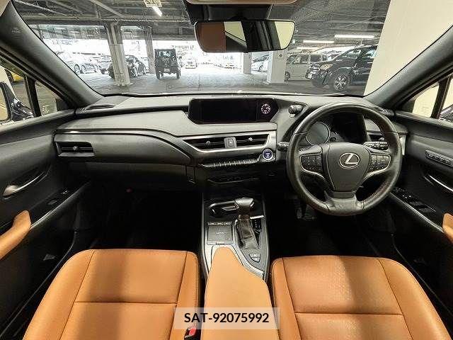 Lexus UX 2019-12 275933-1