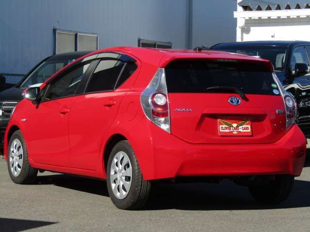 Toyota AQUA 2012-11 182476-7