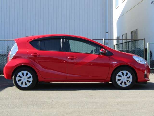 Toyota AQUA 2012-11 182476-2
