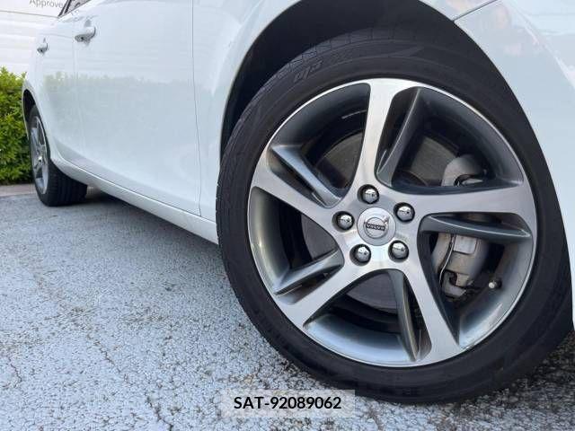 Volvo V40 2018-02 329873-15