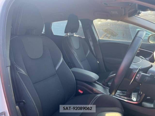 Volvo V40 2018-02 329873-12