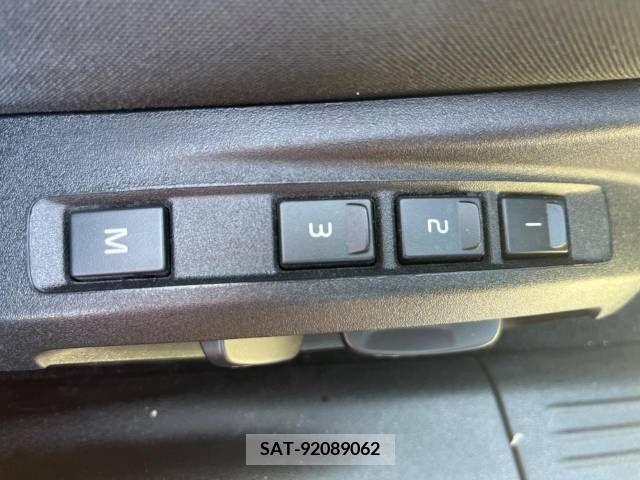 Volvo V40 2018-02 329873-11