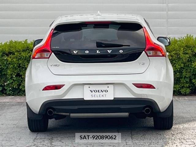 Volvo V40 2018-02 329873-18