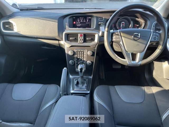 Volvo V40 2018-02 329873-1