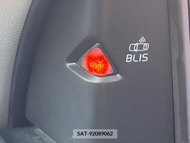 Volvo V40 2018-02 329873-9
