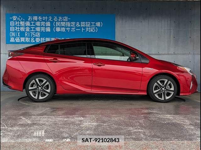Toyota PRIUS 2016-04 282103-6