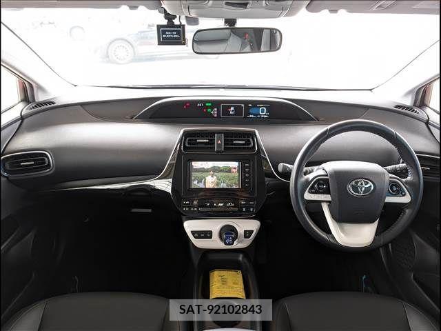 Toyota PRIUS 2016-04 282103-1