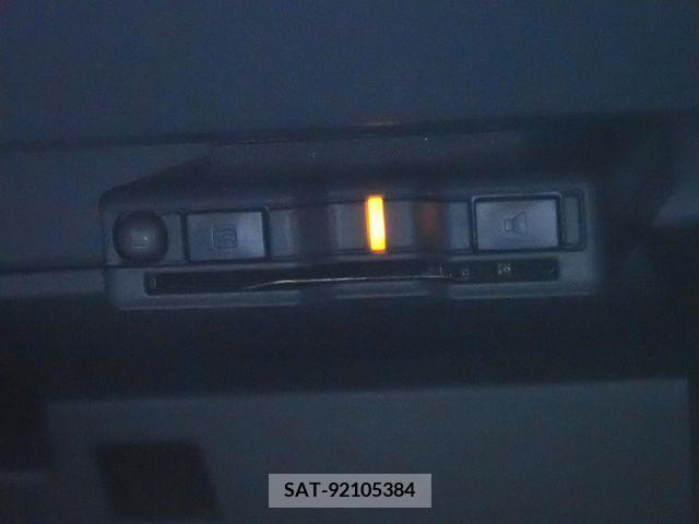 Nissan NOTE 2023-02 330380-21