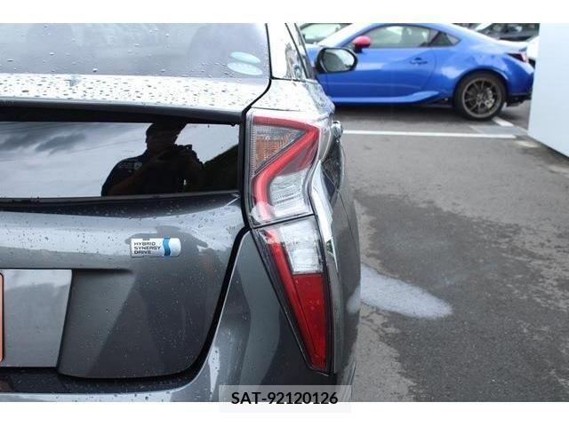 Toyota PRIUS 2016-06 322326-11