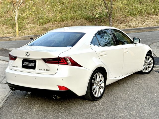 Lexus IS 2013-05 192742-5