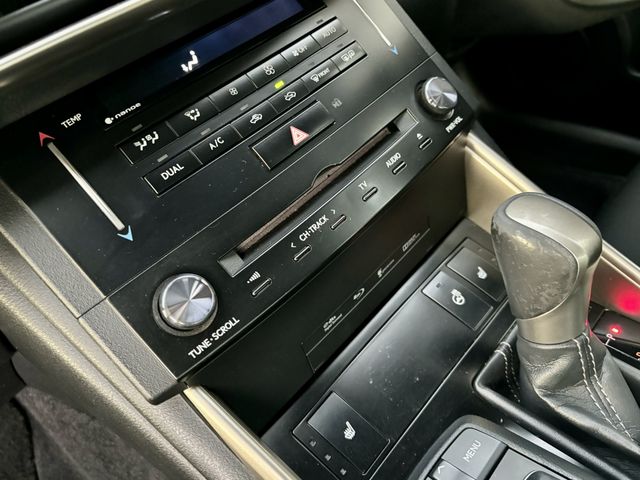 Lexus IS 2013-05 192742-12