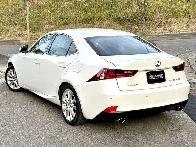 Lexus IS 2013-05 192742-1