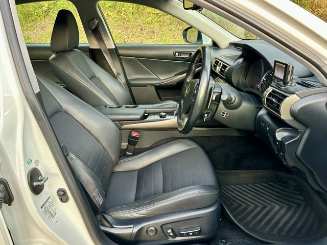Lexus IS 2013-05 192742-13