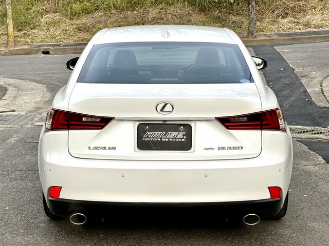 Lexus IS 2013-05 192742-3