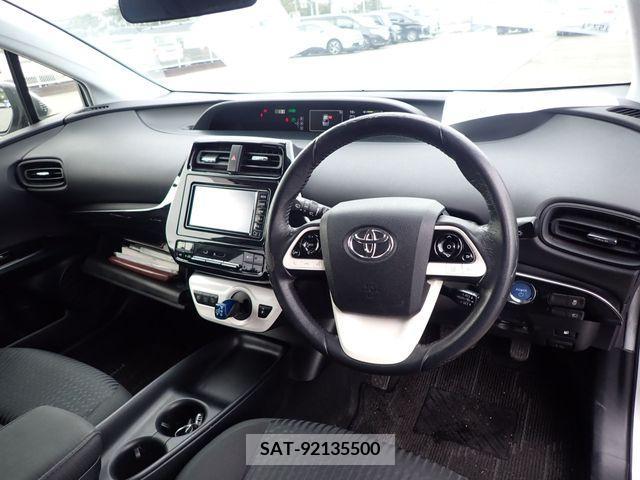 Toyota PRIUS 2017-02 220724-1