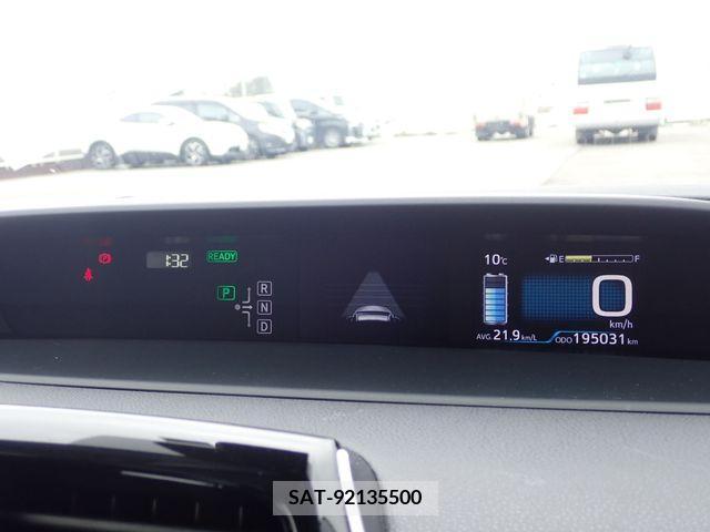 Toyota PRIUS 2017-02 220724-13