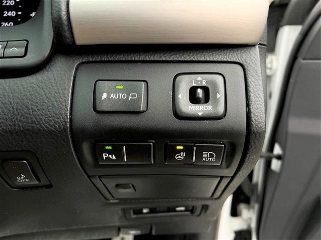 Lexus LS 2012-11 887-12