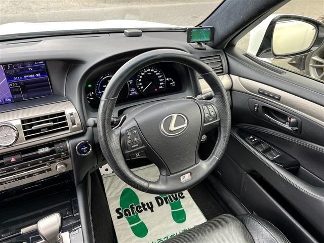 Lexus LS 2012-11 887-10