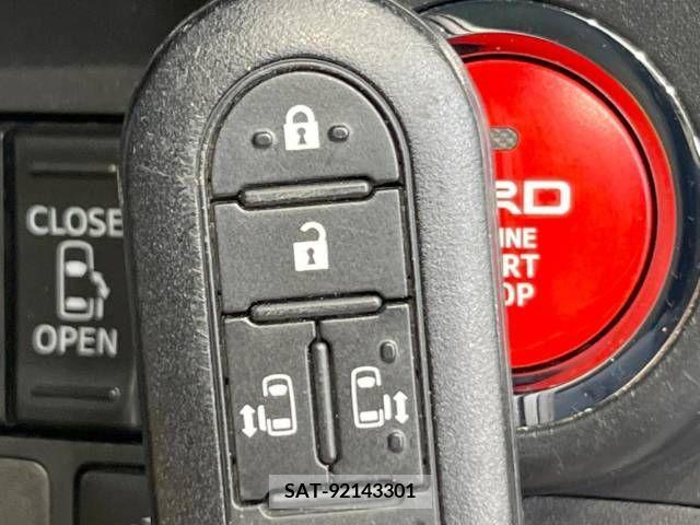 Toyota ROOMY 2017-02 384664-8