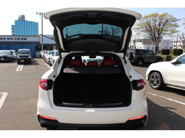 Maserati LEVANTE 2020-07 3492-6