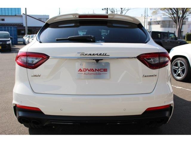 Maserati LEVANTE 2020-07 3492-10