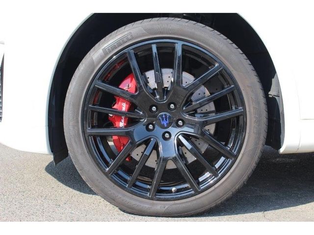 Maserati LEVANTE 2020-07 3492-7