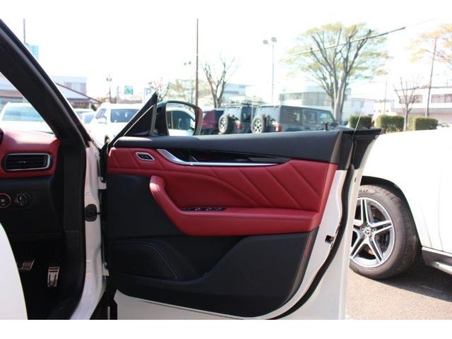Maserati LEVANTE 2020-07 3492-29