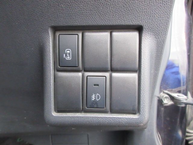 Nissan ROOX 2011-06 283-14
