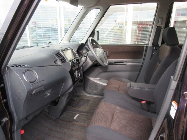 Nissan ROOX 2011-06 283-4