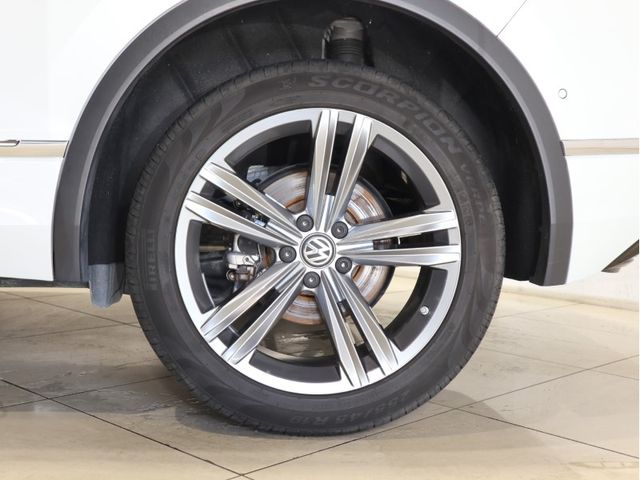 VolksWagen TIGUAN 2019-03 10682-27