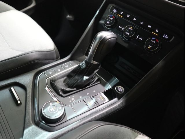 VolksWagen TIGUAN 2019-03 10682-11