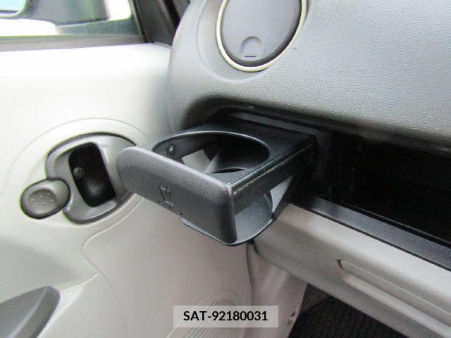 Mitsubishi I 2011-02 208352-10
