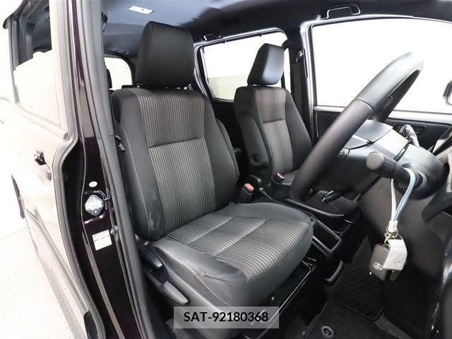 Toyota NOAH HYBRID 2018-01 207473-3