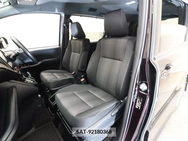 Toyota NOAH HYBRID 2018-01 207473-5