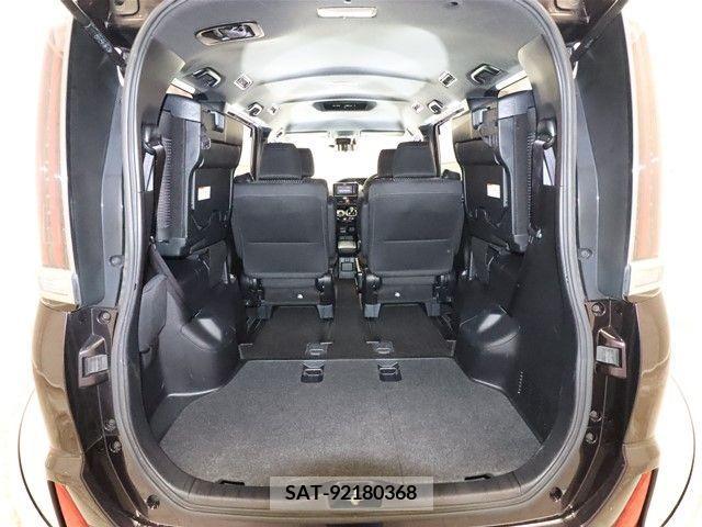 Toyota NOAH HYBRID 2018-01 207473-8