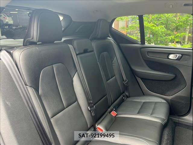 Volvo XC40 2019-06 288730-6