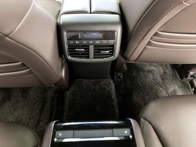 Mazda CX-8 2018-04 24492-17