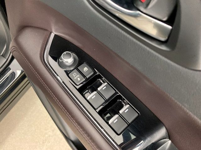 Mazda CX-8 2018-04 24492-28