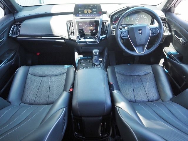 Toyota CROWN SEDAN 2018-06 3047-10