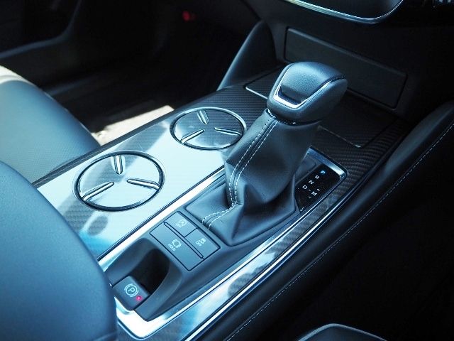 Toyota CROWN SEDAN 2018-06 3047-29