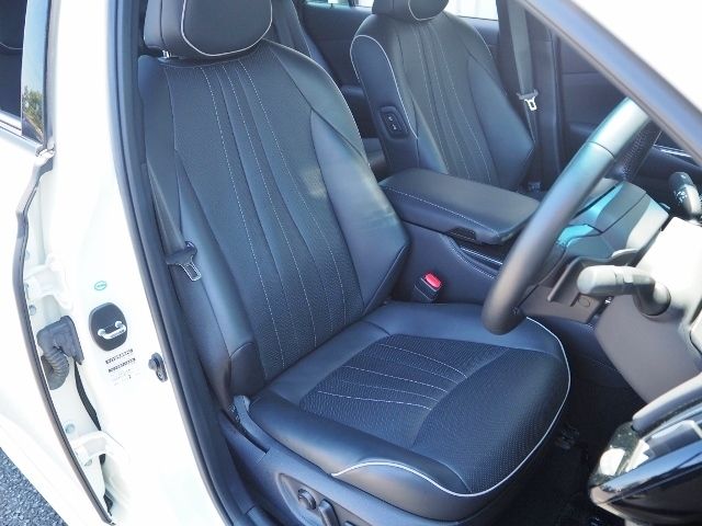 Toyota CROWN SEDAN 2018-06 3047-11