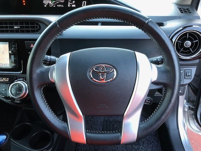 Toyota AQUA 2015-04 187839-13