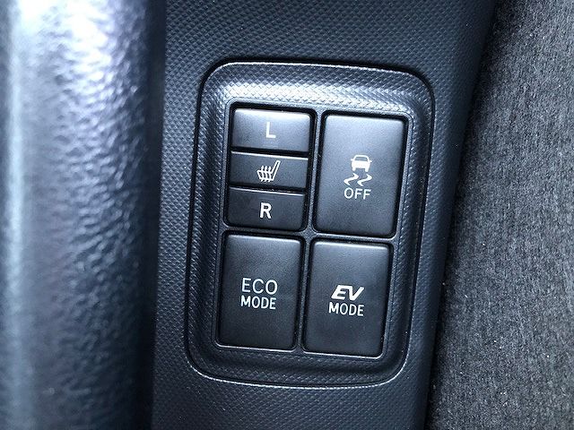Toyota AQUA 2015-04 187839-11