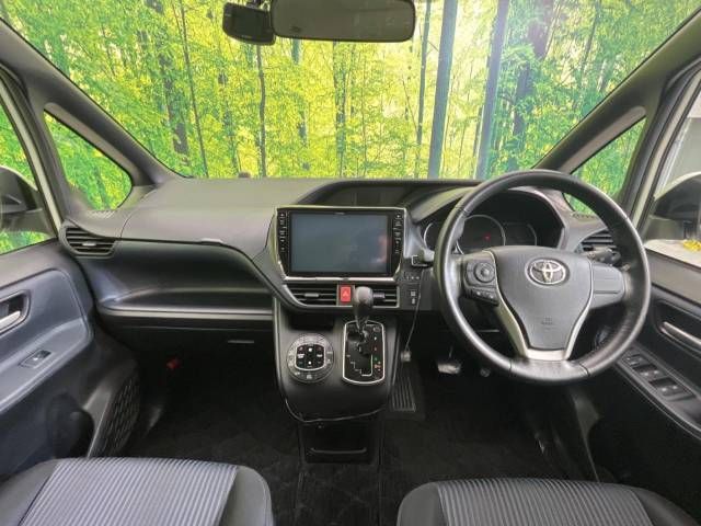 Toyota VOXY 2014-03 183912-1