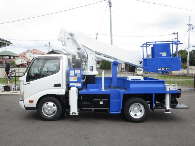 Hino DUTRO 2012-08 24074-3