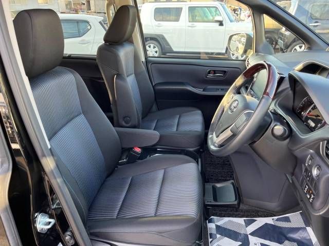 Toyota VOXY 2016-03 184883-8